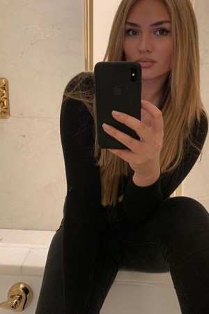 Escort girl Андела